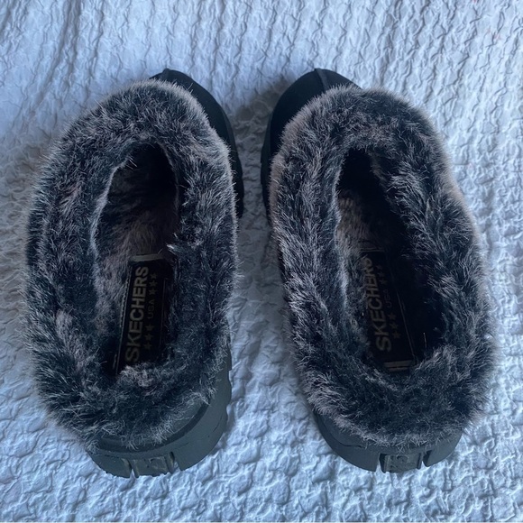 Y2K Skechers Shindigs black fortress clogs suede upper faux fur lined 6.5 - Picture 9 of 13